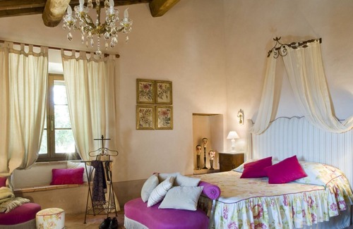 Sovicille Otro | Montestigliano, una auténtica casa de campo en el corazón de la Toscana, es un oasis de paz y belleza que ofrece a sus huéspedes residencias refinadas y una vista encantadora