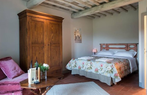 Sovicille Otro | Montestigliano, una auténtica casa de campo en el corazón de la Toscana, es un oasis de paz y belleza que ofrece a sus huéspedes residencias refinadas y una vista encantadora