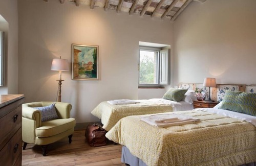 Sovicille Otro | Montestigliano, una auténtica casa de campo en el corazón de la Toscana, es un oasis de paz y belleza que ofrece a sus huéspedes residencias refinadas y una vista encantadora