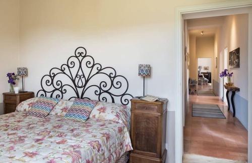 Sovicille Otro | Montestigliano, una auténtica casa de campo en el corazón de la Toscana, es un oasis de paz y belleza que ofrece a sus huéspedes residencias refinadas y una vista encantadora