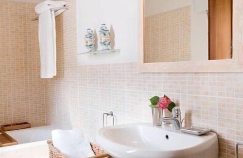 Sovicille Otro | Montestigliano, una auténtica casa de campo en el corazón de la Toscana, es un oasis de paz y belleza que ofrece a sus huéspedes residencias refinadas y una vista encantadora
