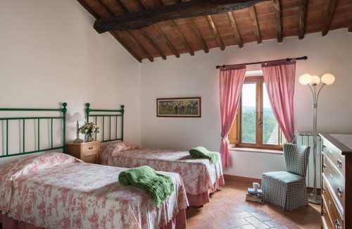 Sovicille Otro | Montestigliano, una auténtica casa de campo en el corazón de la Toscana, es un oasis de paz y belleza que ofrece a sus huéspedes residencias refinadas y una vista encantadora