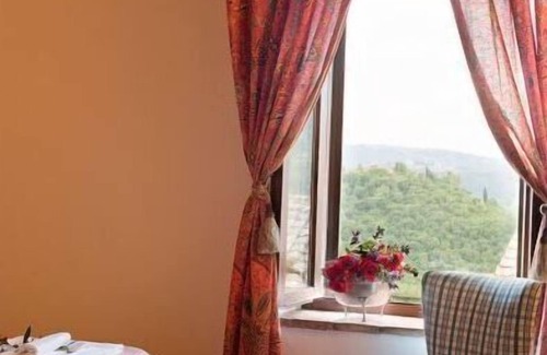 Sovicille Otro | Montestigliano, una auténtica casa de campo en el corazón de la Toscana, es un oasis de paz y belleza que ofrece a sus huéspedes residencias refinadas y una vista encantadora