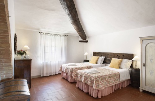 Sovicille Otro | Montestigliano, una auténtica casa de campo en el corazón de la Toscana, es un oasis de paz y belleza que ofrece a sus huéspedes residencias refinadas y una vista encantadora