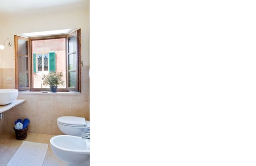 Sovicille Otro | Montestigliano, una auténtica casa de campo en el corazón de la Toscana, es un oasis de paz y belleza que ofrece a sus huéspedes residencias refinadas y una vista encantadora
