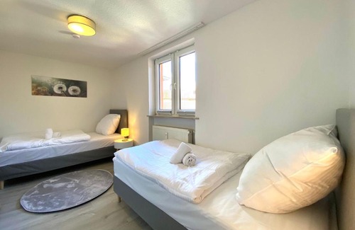 Aschersleben Apartamento | Monteur/Ferien Apartment bis 4 Personen mit Balkon, Grill, Smart-TV, Küche