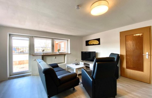 Aschersleben Apartamento | Monteur/Ferien Apartment bis 4 Personen mit Balkon, Grill, Smart-TV, Küche
