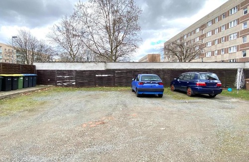 Aschersleben Apartamento | Monteur/Ferien Apartment bis 4 Personen mit Balkon, Grill, Smart-TV, Küche