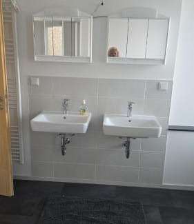 Frankleben Apartamento | Monteurs- & Gästewohnungen nähe Raffinerie Leuna & Geiseltalsee für 4Personen