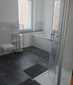 Frankleben Apartamento | Monteurs- & Gästewohnungen nähe Raffinerie Leuna & Geiseltalsee für 4Personen