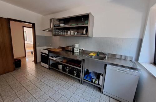 Straubing Apartamento | Monteurs Wohnung mit 6 Einzelbetten, Küche, Parkplatz und Balkon