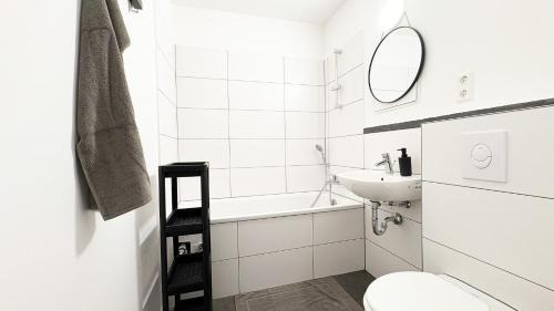 Stadtbezirk West Apartamento | Monteurwohnungen mit TV, Internet, Parkplatz, Waschmaschine, Küche, Balkon, Restaurants und Supermarkt