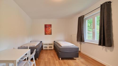 Ehrang-Quint Apartamento | Monteurwohnungen in Trier - Parkplatz - Einzelbetten - Waschmaschine und Trockner