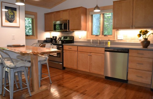 Historic Montford Casa | Montford Urban Treehouse