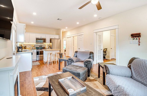 Montgomery Cabaña | Montgomery Cottage w/ Fenced Yard < 1 Mi to Lakes!