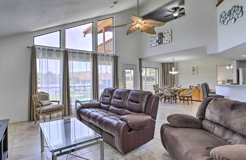 Montgomery Casa | Montgomery Home on the Water w/ Boat Lift!