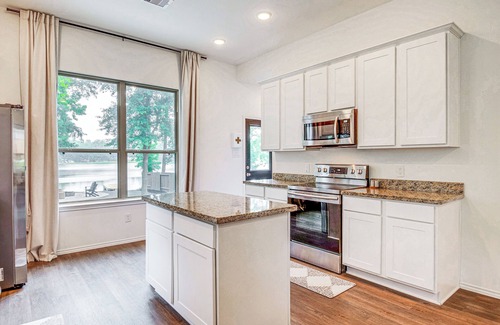 Montgomery Casa | Montgomery Home w/ Pond Access, Fire Pit & More!