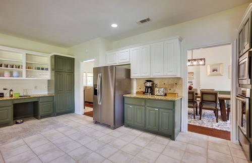 Montgomery Casa | Montgomery Home: Yard, Heated Pool, & Hot Tub!