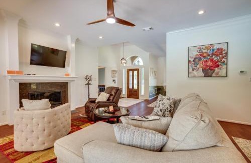 Montgomery Casa | Montgomery Home with Yard, Pool and Hot Tub!