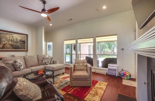 Montgomery Casa | Montgomery Home with Yard, Pool and Hot Tub!