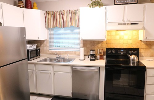 Oak Hill Casa | Monthly +Charming 2-bedroom/1-bath house on Westside Jax/OP