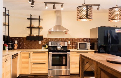 Asheville Casa | Monthly Discounts! Power/Water/Wifi/Near Mission Hospital and Biltmore Village.