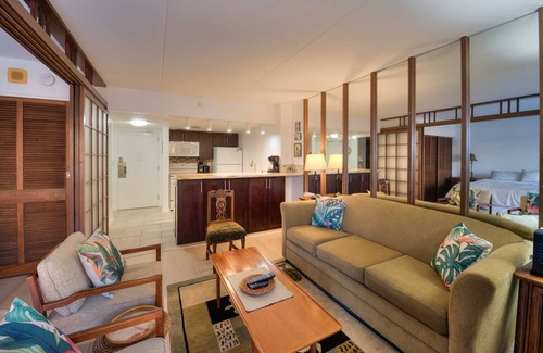 Waikiki Condominio | Monthly Ilikai 1142 Ocean/Lagoon/ King Bed, Sofa Bed