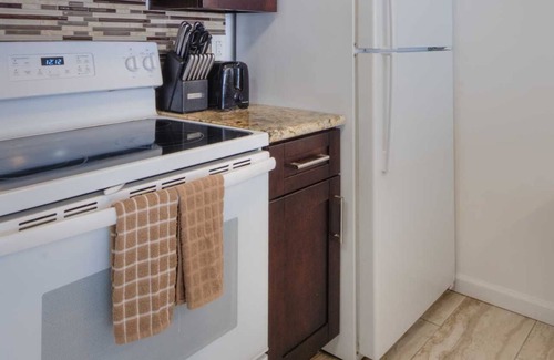 Waikiki Condominio | Monthly Ilikai 1142 Ocean/Lagoon/ King Bed, Sofa Bed