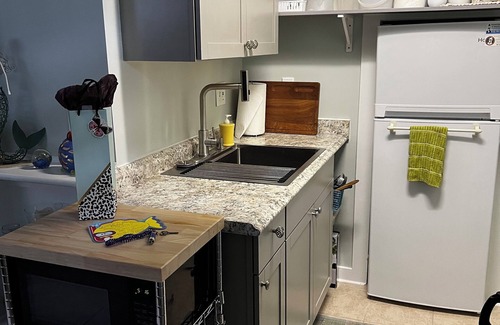 Kure Beach Apartamento | Monthly rental Beach Apt…steps to ocean.1 bedroom,1 full bath with Den/Kitchen