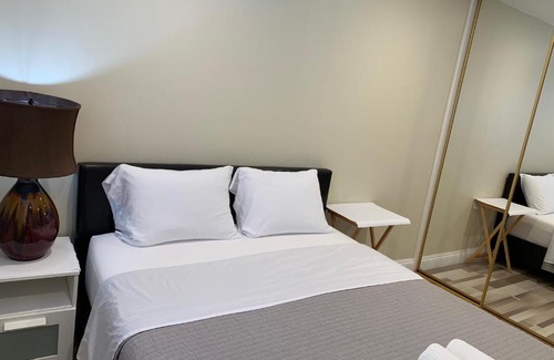 Southeast Anaheim Casa | Monthly Upscale Private Room near Disney & free parking
