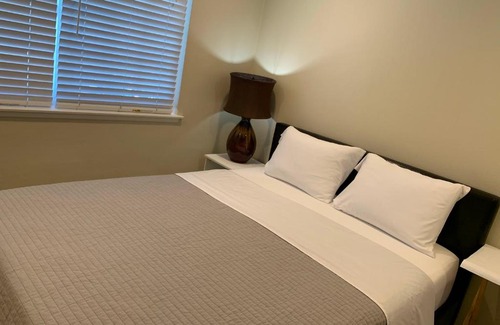 Southeast Anaheim Casa | Monthly Upscale Private Room near Disney & free parking