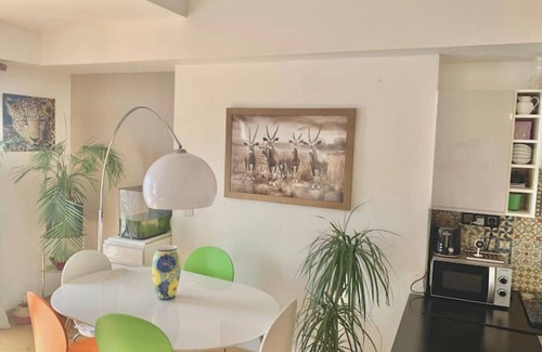 Montmartre Apartamento | Montmartre Flat With Eiffel Tower View