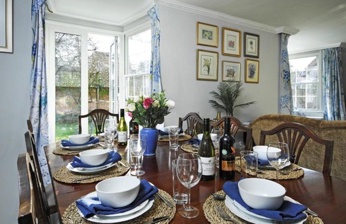 Henley-on-Thames Casa | Montpellier House, Centrally Located, Large Garden