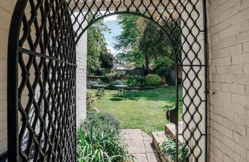 Henley-on-Thames Casa | Montpellier House, Centrally Located, Large Garden