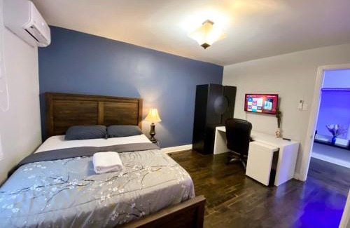 Cote-Des-Neiges—Notre-Dame-De-Grace Casa | MontREAL HOMES - Affordable Rooms, Smart TV, Shared Kitchen