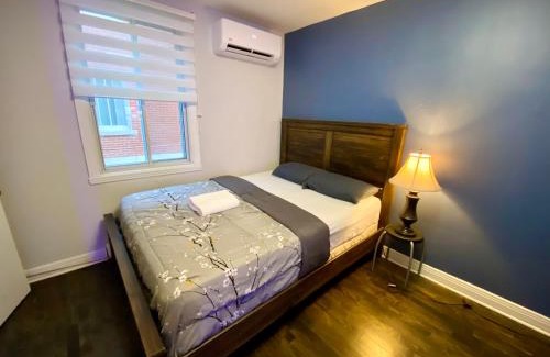 Cote-Des-Neiges—Notre-Dame-De-Grace Casa | MontREAL HOMES - Affordable Rooms, Smart TV, Shared Kitchen