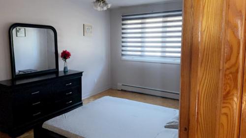 LaSalle Apartamento | Montreal One-Bedroom Apartment Number1 with shared-bathroom and shared kitchen