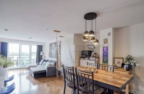 Ahuntsic-Cartierville Apartamento | Vrbo Property