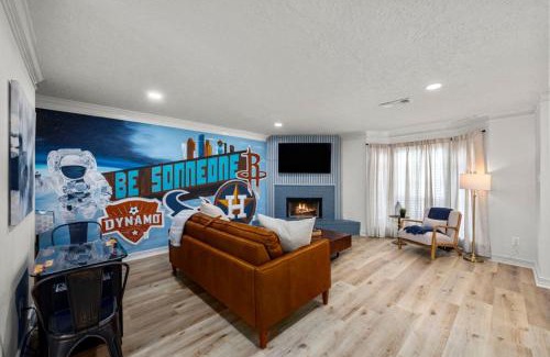 Montrose Casa | Montrose 4BR Sleeps 19 - 2 Homes - Walk to Dining