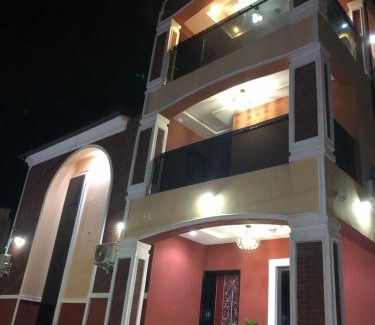 Ojokoro Apartamento | Montrose Gardens