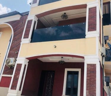Ojokoro Apartamento | Montrose Gardens