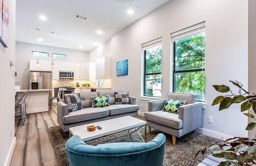 Hyde Park Casa | Montrose Guesthouse Suites