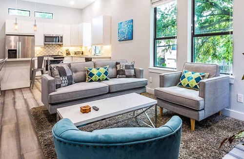 Hyde Park Casa | Montrose Guesthouse Suites