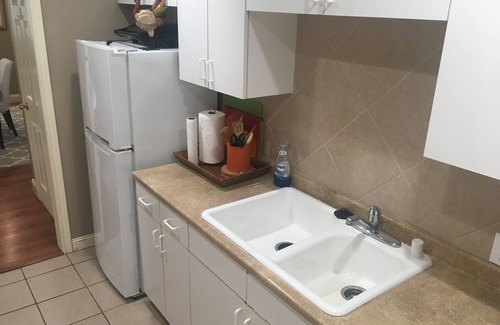 Neartown Condominio | Acogedor apartamento de 2 dormitorios en el distrito de Montrose Hist