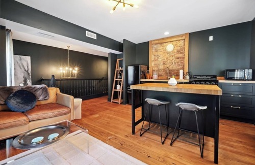 Belmont Casa | Montrose Manor- In the heart of Belmont!