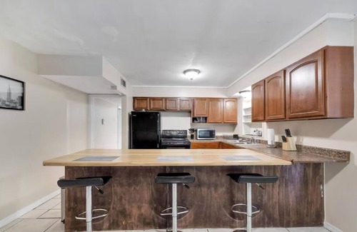 Temple Crest Casa | Montu's Landing! Rare Find 6 Bedroom House at Busch Gardens! Sleeps 15!