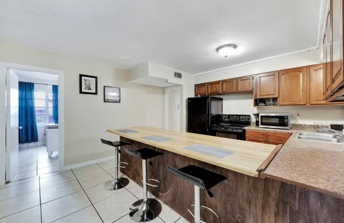 Temple Crest Casa | Montu's Landing! Rare Find 6 Bedroom House at Busch Gardens! Sleeps 15!