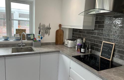 Exmouth Casa | Monty Cottage, Exmouth Coastal Boutique House