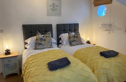 Exmouth Casa | Monty Cottage, Exmouth Coastal Boutique House