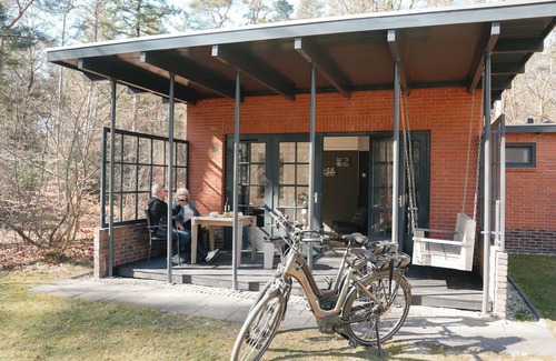 Norg Casa | Monumental 4-person bungalow, built under the architecture of the Amsterdam School with unique details.